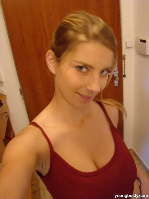 Katerina Hartlova: Czech Blonde Flaunts Her Big Tits in Outdoor Selfie – photo 4 of 20