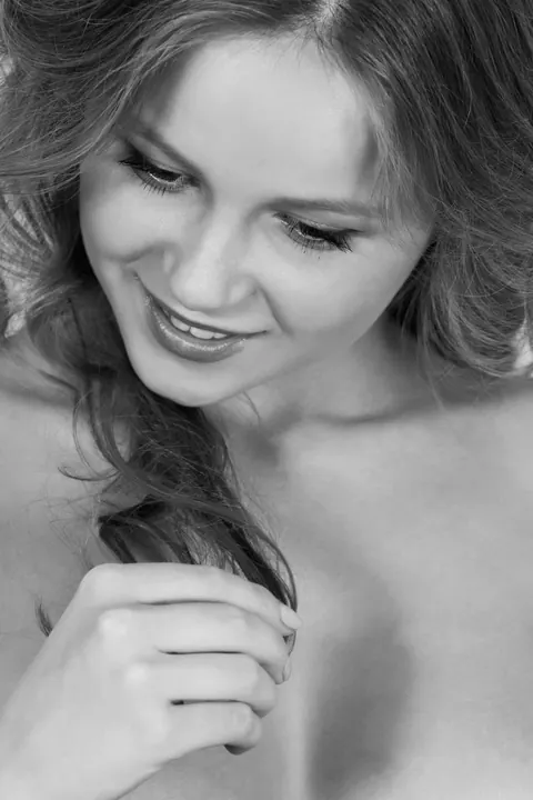 Petite Russian Babe Spreads Her Trimmed Pussy – photo 21 of 21