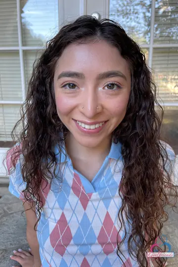 Skinny Amateur Latina Spreads Her Pussy and Shows Her Feet Outdoors