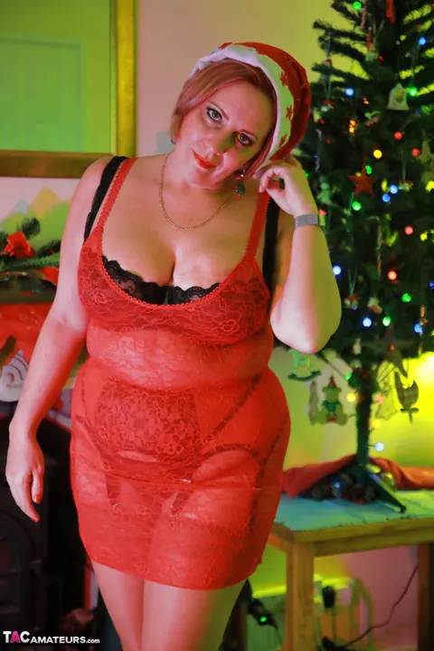 Curvy Claire: British MILF Poses in Christmas Lingerie and Boots – photo 3 of 16
