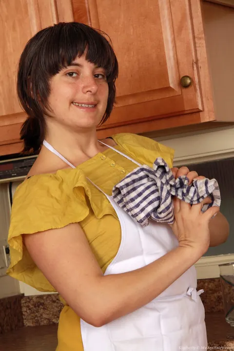 Chubby Short-Haired MILF Undresses and Spreads Hairy Armpits in the Kitchen – photo 1 of 18