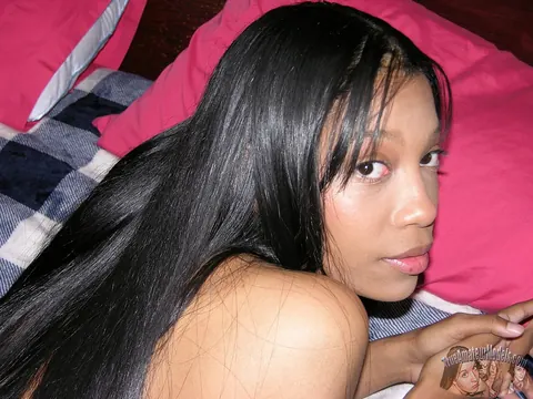 Eden West: Ebony Beauty Spreads Her Pussy on the Bed – photo 12 of 16