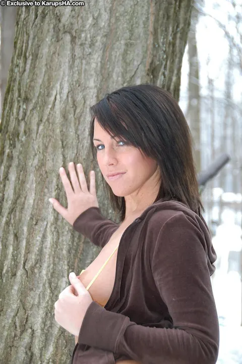 Bella Xoxo: Tattooed Brunette Strips Out of Her Lingerie and Bikini Outdoors – photo 3 of 21