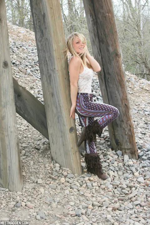 Meet Madden: Blonde MILF Peels Down Her Yoga Pants and Bares Her Ass Outdoors – photo 7 of 15