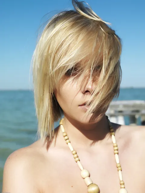 Blonde Woman Shows Her Pussy on the Beach – photo 16 of 21
