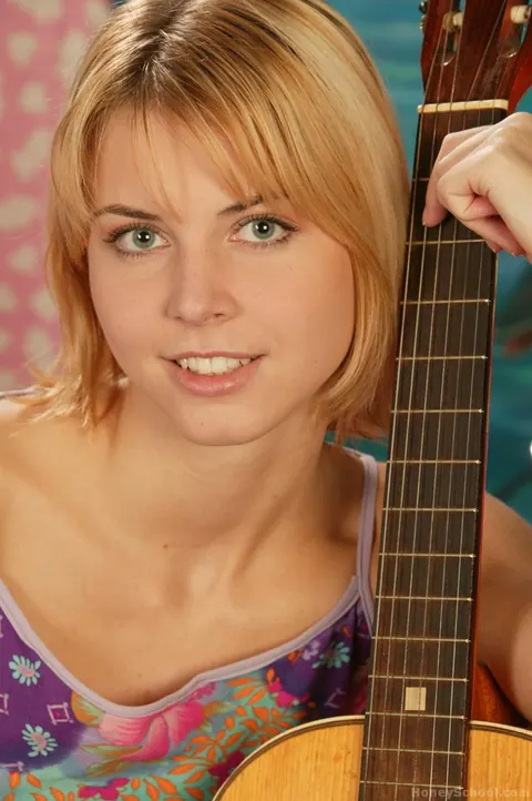 Sharon M: Tall Czech Blonde Toys Her Pussy After Playing Guitar – photo 2 of 15