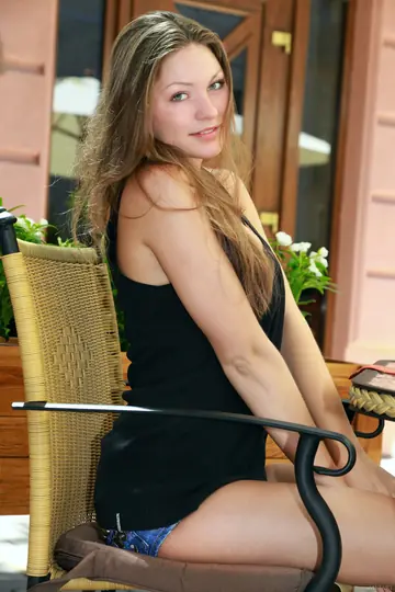 Woman Bares All and Poses for Glamour Gallery
