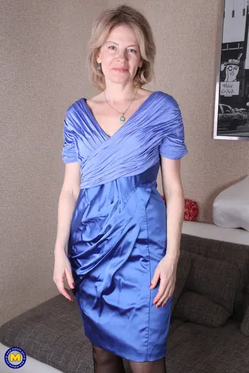 Diana Douglas – Mature European Blonde in Lingerie and Skirt Fucks in the Bathroom