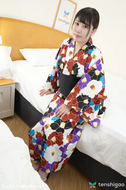 Japanese Brunette Opens Her Kimono to Show Her Hairy Muff – photo 6 of 15