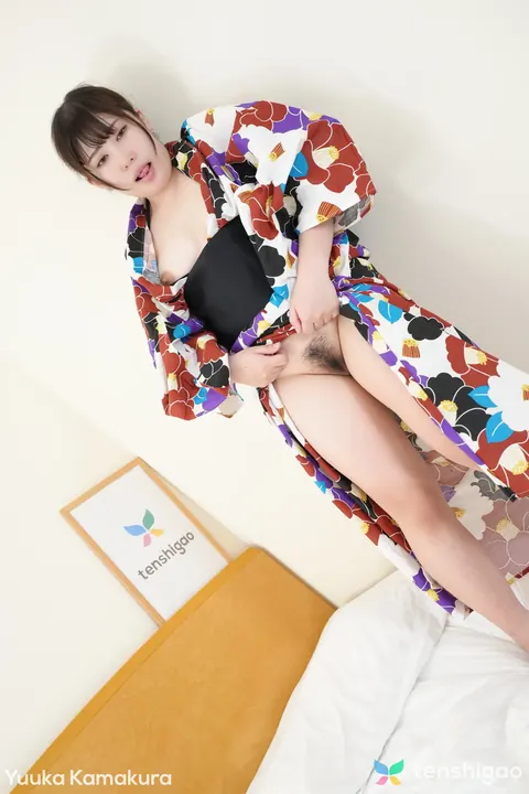 Japanese Brunette Opens Her Kimono to Show Her Hairy Muff – photo 15 of 15