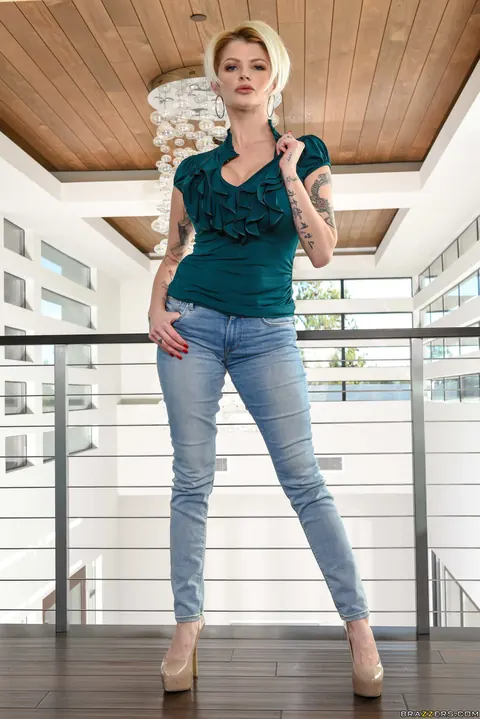 Joslyn James: Brunette MILF with Short Hair Flaunts Her Tattooed Body – photo 2 of 20
