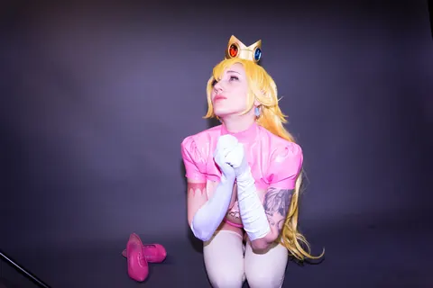 Kitty Quinn: Latina Redhead Reveals Lingerie Under Cosplay Costume – photo 14 of 20