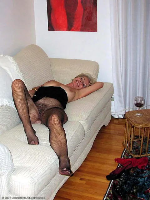 Blonde MILF with Short Hair Spreads Her Hairy Pussy – photo 8 of 20