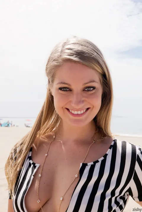 Veronica Weston: Skinny Blonde Poses in a Bodysuit and Glasses Outdoors – photo 11 of 11