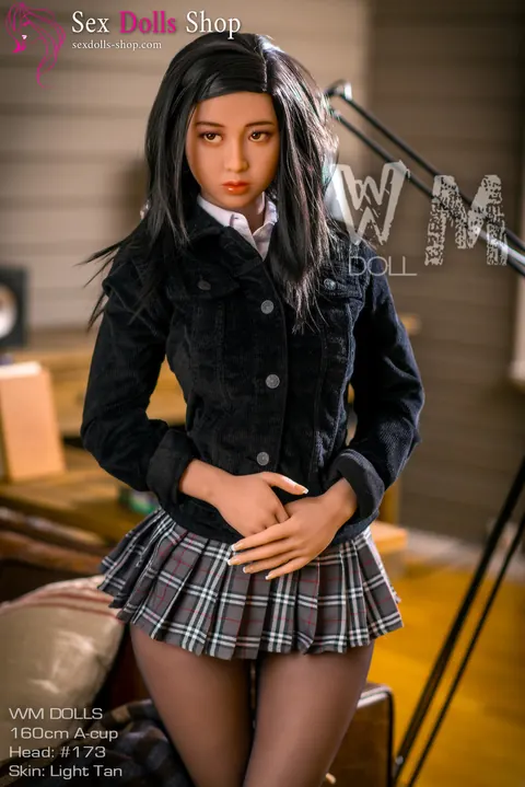 Black-Haired Secretary Undresses to Stockings at the Desk – photo 17 of 20