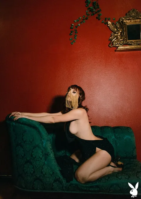 Redhead Undresses and Poses Nude Showing Her Firm Body – photo 8 of 21