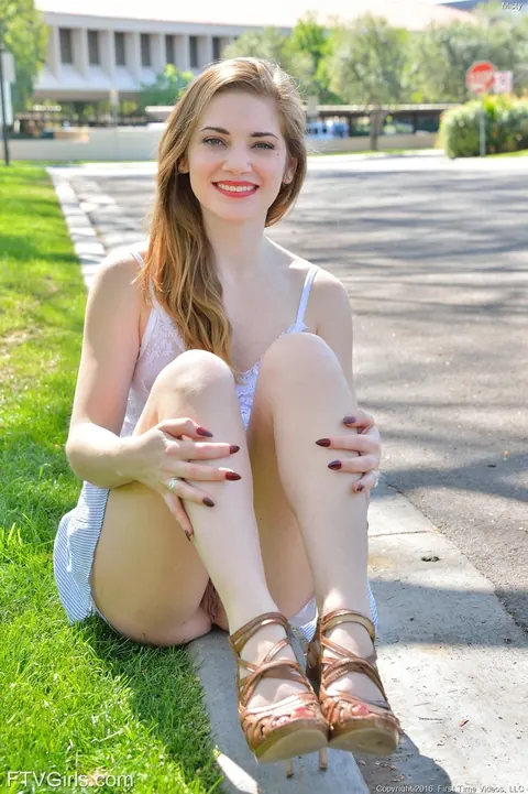 Woman in a Skirt Fingers Herself Outdoors – photo 4 of 21