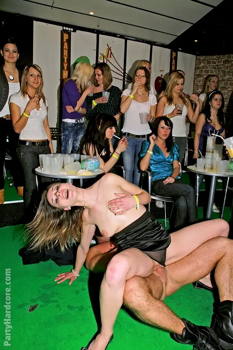 Short-Haired Woman Sucks and Takes It Doggy Style in a Group – photo 7 of 16