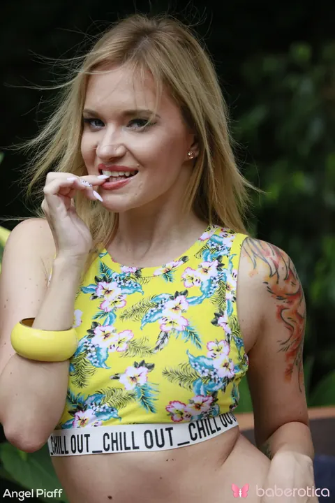 Chaynee: Blonde PAWG Toys Her Ass and Pussy Outdoors – photo 4 of 21