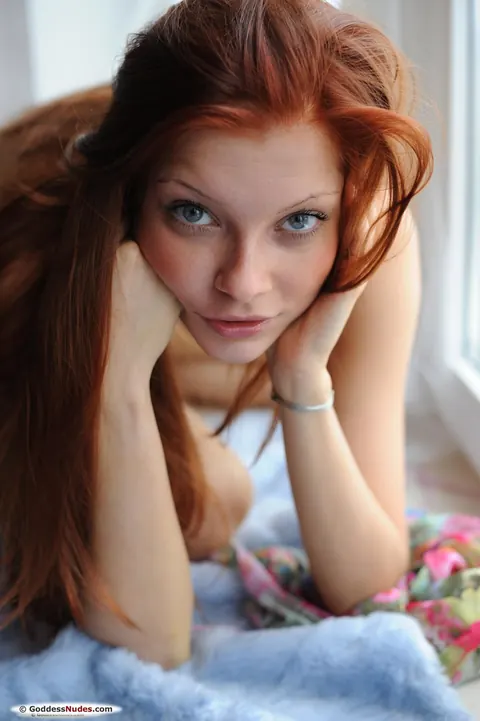 Redhead Strips Out of Her Dress to Pose Nude – photo 14 of 20
