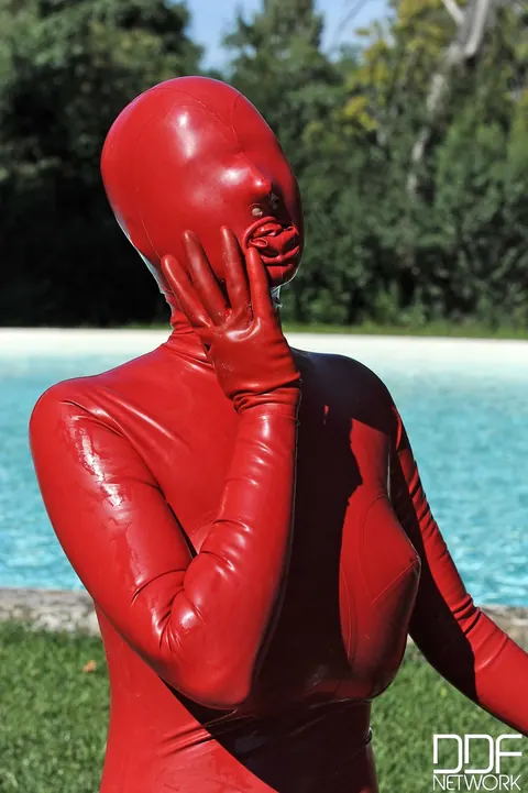 Tall PAWG in Latex Masturbates with a Dildo by the Pool – photo 3 of 21