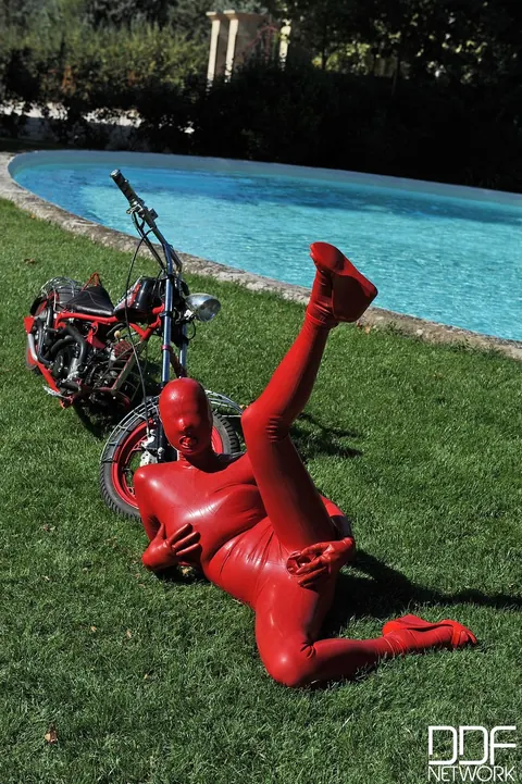 Tall PAWG in Latex Masturbates with a Dildo by the Pool – photo 6 of 21