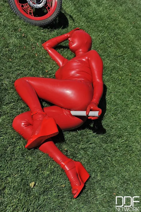 Tall PAWG in Latex Masturbates with a Dildo by the Pool – photo 13 of 21