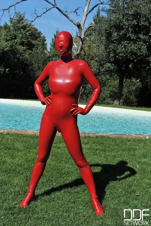 Tall PAWG in Latex Masturbates with a Dildo by the Pool – photo 4 of 21