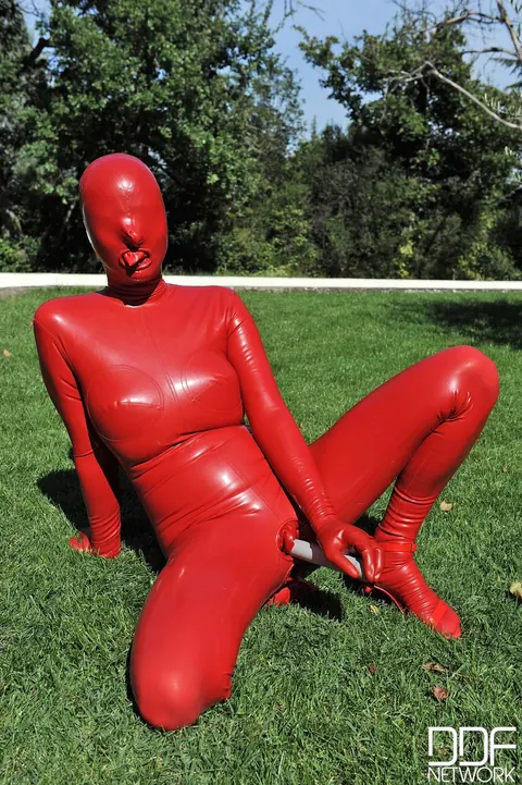 Tall PAWG in Latex Masturbates with a Dildo by the Pool – photo 18 of 21
