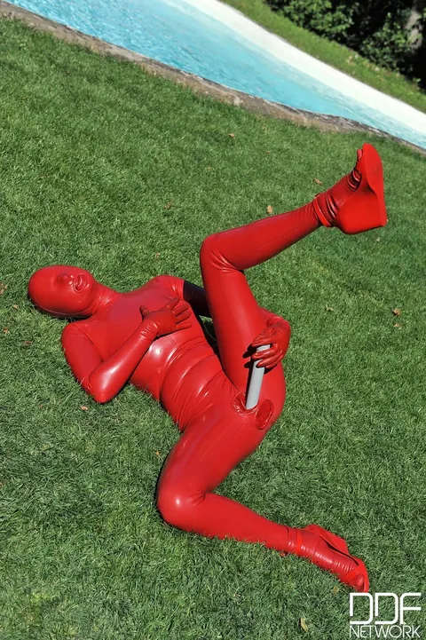 Tall PAWG in Latex Masturbates with a Dildo by the Pool – photo 11 of 21