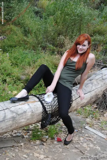 Felicia Davies – Thick European Redhead Undresses and Poses Nude in the Forest