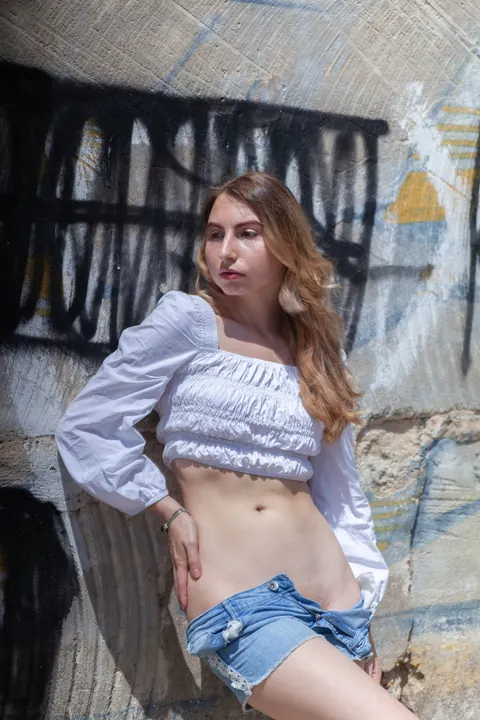 Woman Peels Off Her Top and Poses Nude – photo 3 of 21
