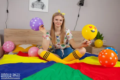 Blonde Strips Out of Her Shorts and Holds a Balloon – photo 1 of 20
