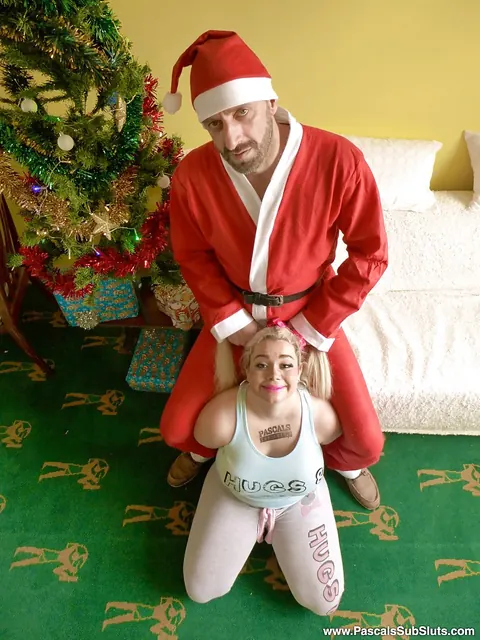 Saskia Squirts: Blonde BBW in Socks Undresses and Shows Her Shaved Pussy – photo 3 of 16