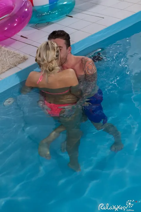 Bianca Ferrero: Czech Blonde Strips Out of Her Bikini for Pool Sex – photo 16 of 17