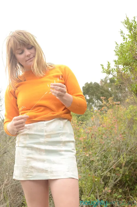 Teddy Snowflower: Chubby Blonde Amateur Strips Out of Her Skirt in the Forest – photo 4 of 20