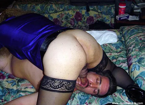 Trans Woman Undresses and Poses Fully Nude in Profile – photo 11 of 15