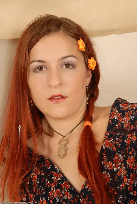 Woman Strips Naked and Poses Nude for the Lens – photo 5 of 21