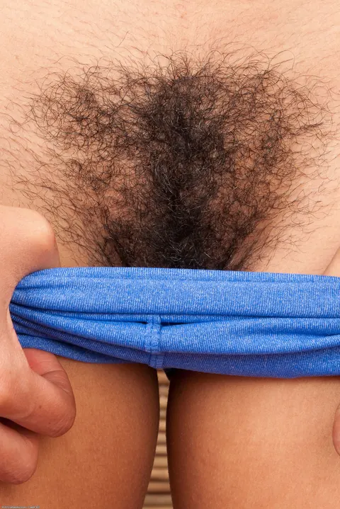 Tinslee Reagan: Slim Blonde Spreads Her Hairy Pierced Pussy in the Gym – photo 6 of 21