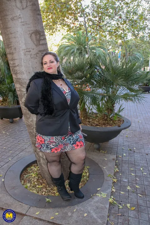 Sophia Lola: Curvy Mature Blonde Reveals Her Big Tits Outdoors – photo 2 of 20