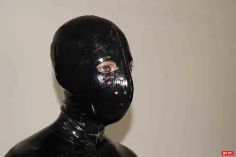 JANA PUFF: European Brunette in Latex Dominates Her Male Slave – photo 14 of 15