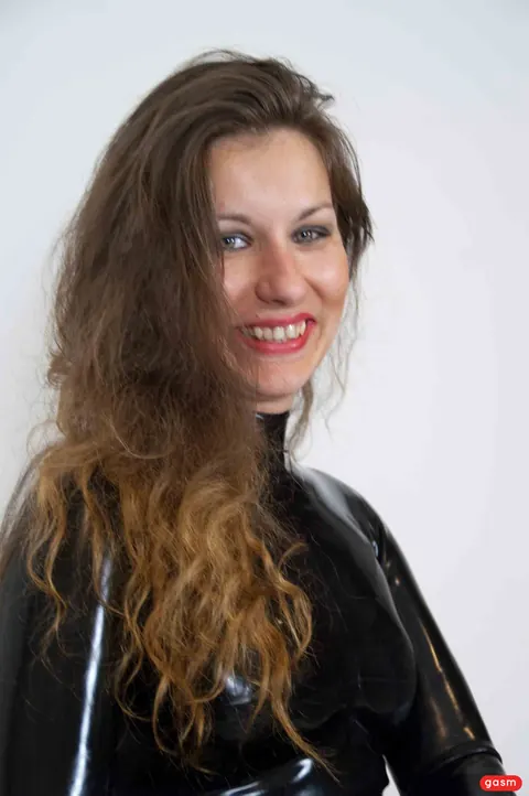 JANA PUFF: European Brunette in Latex Dominates Her Male Slave – photo 6 of 15
