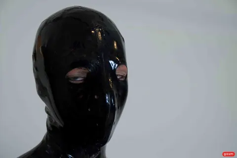 JANA PUFF: European Brunette in Latex Dominates Her Male Slave – photo 15 of 15