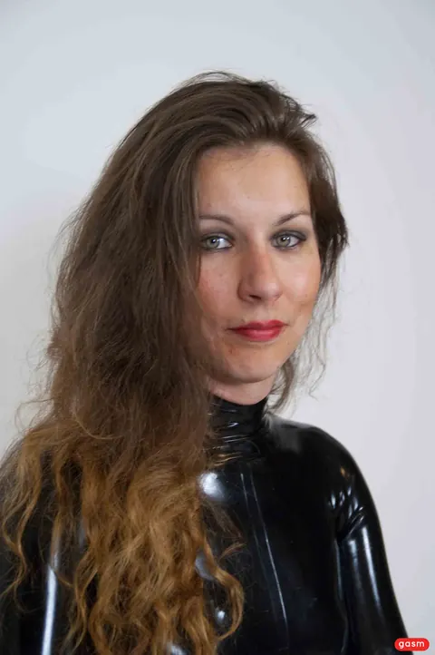 JANA PUFF: European Brunette in Latex Dominates Her Male Slave – photo 5 of 15