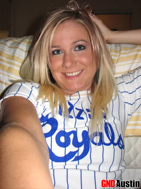Thick Blonde with Big Tits Takes Nude Selfies on Her Phone – photo 1 of 12