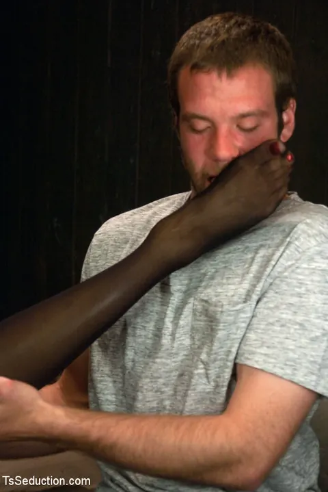 Trans Woman Kisses and Sucks Before Taking Him Deep – photo 4 of 15
