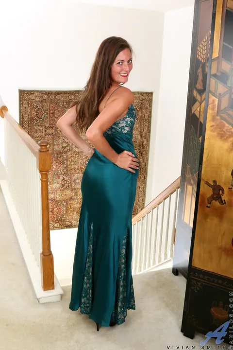 Veronica Johnson: Thick Mature Brunette Strips Off Her Lingerie to Spread Her Hairy Pussy – photo 2 of 16