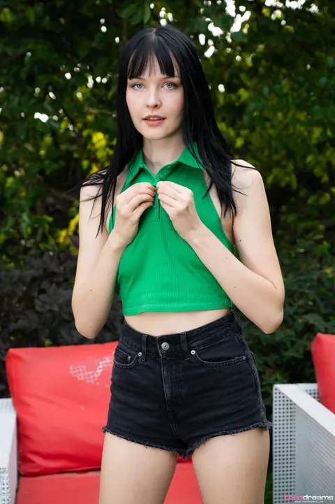 Amelia Riven: Brunette in Shorts Pulls Panties Aside and Spreads Outdoors – photo 3 of 21