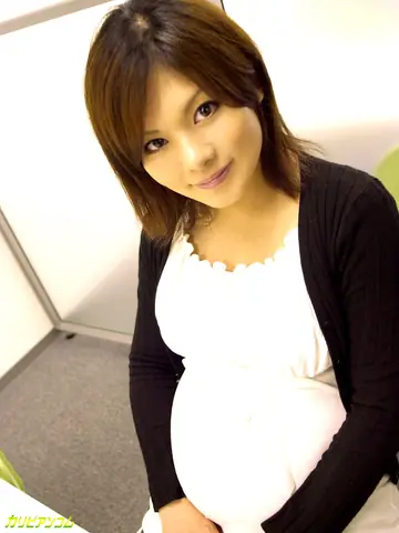 Pregnant Japanese Woman in Lingerie Sucks Cock and Fucks