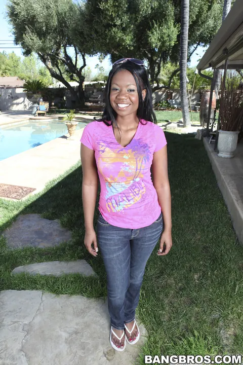 Jessica Grabbit: Thick Ebony Brunette in Jeans Takes Interracial Anal Outdoors – photo 1 of 21
